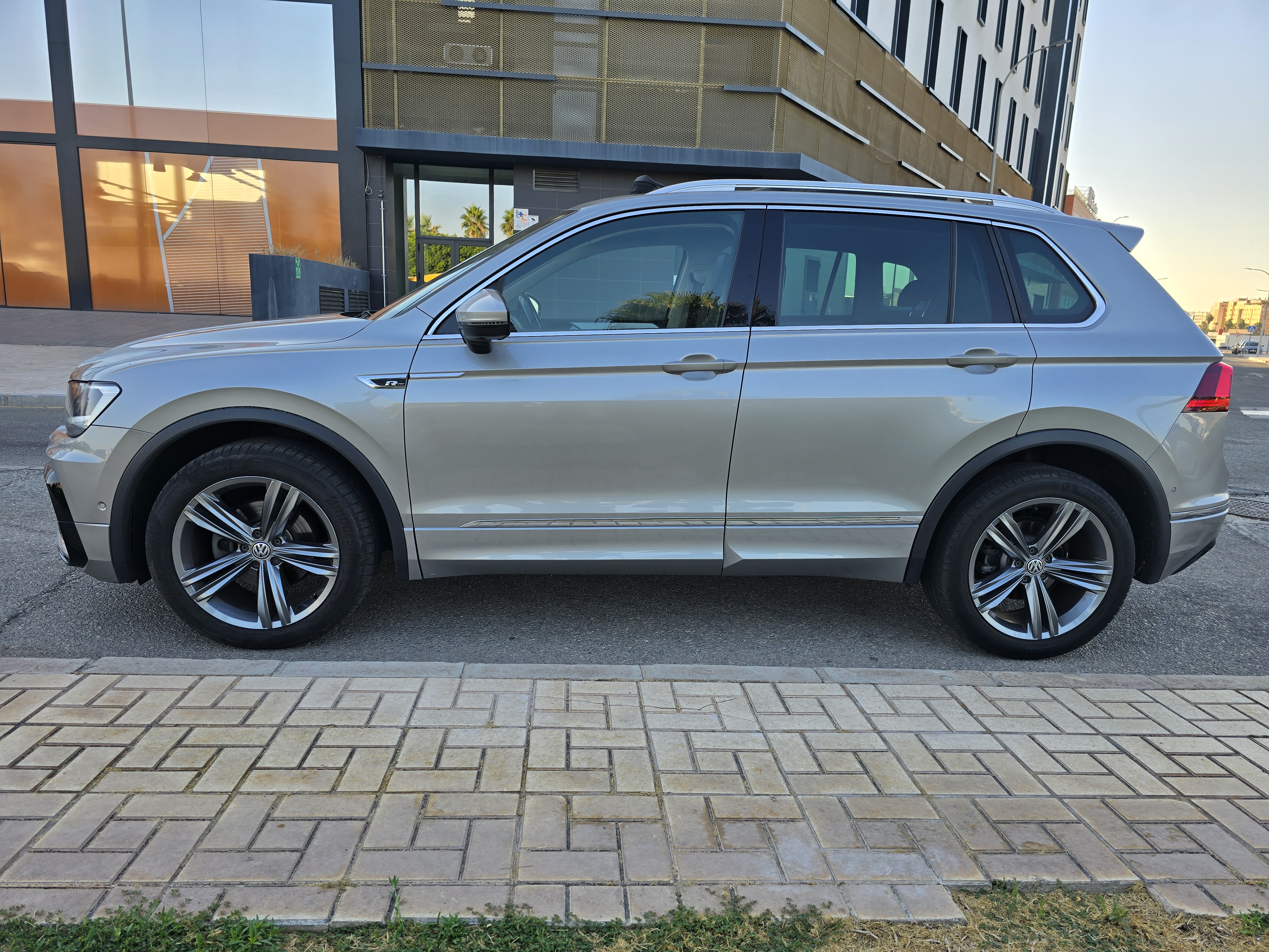 VOLKSWAGEN TIGUAN 2.0TDI R-LINE DSG 4-MOTION 150CV