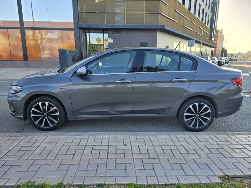 FIAT TIPO 1.4i LOUNGE