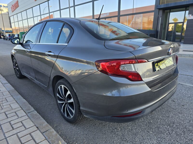 FIAT TIPO 1.4i LOUNGE