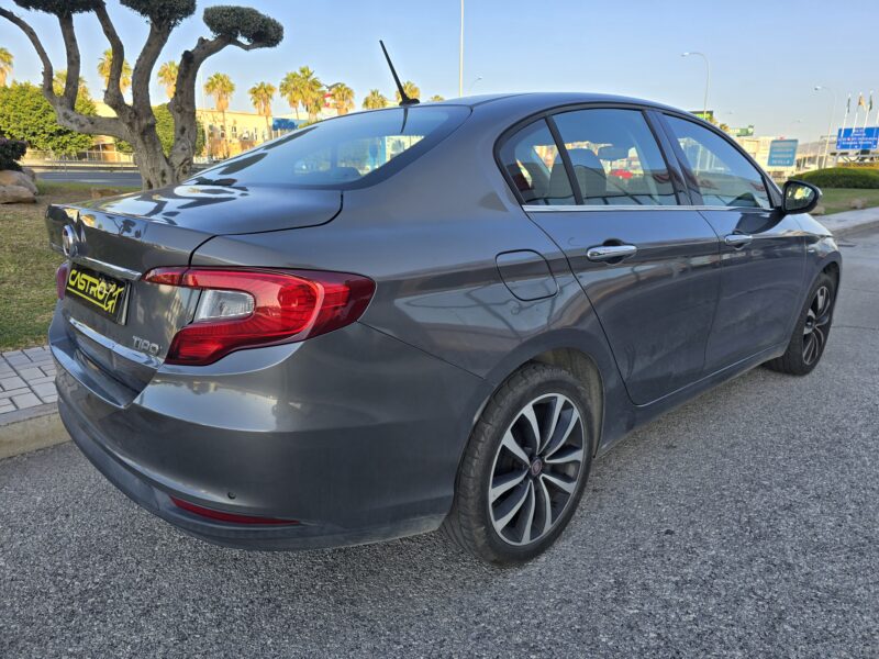 FIAT TIPO 1.4i LOUNGE