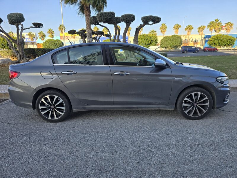 FIAT TIPO 1.4i LOUNGE