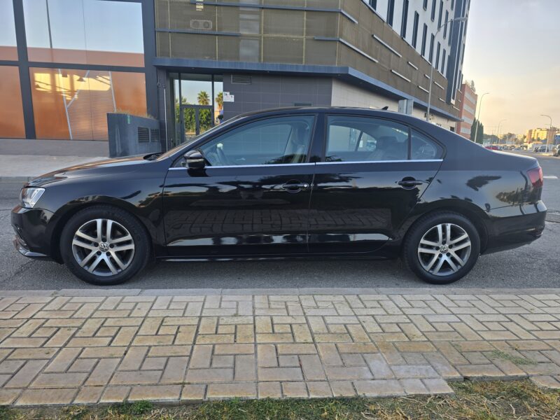 VOLKSWAGEN JETTA 2.0TDI SPORT BMT