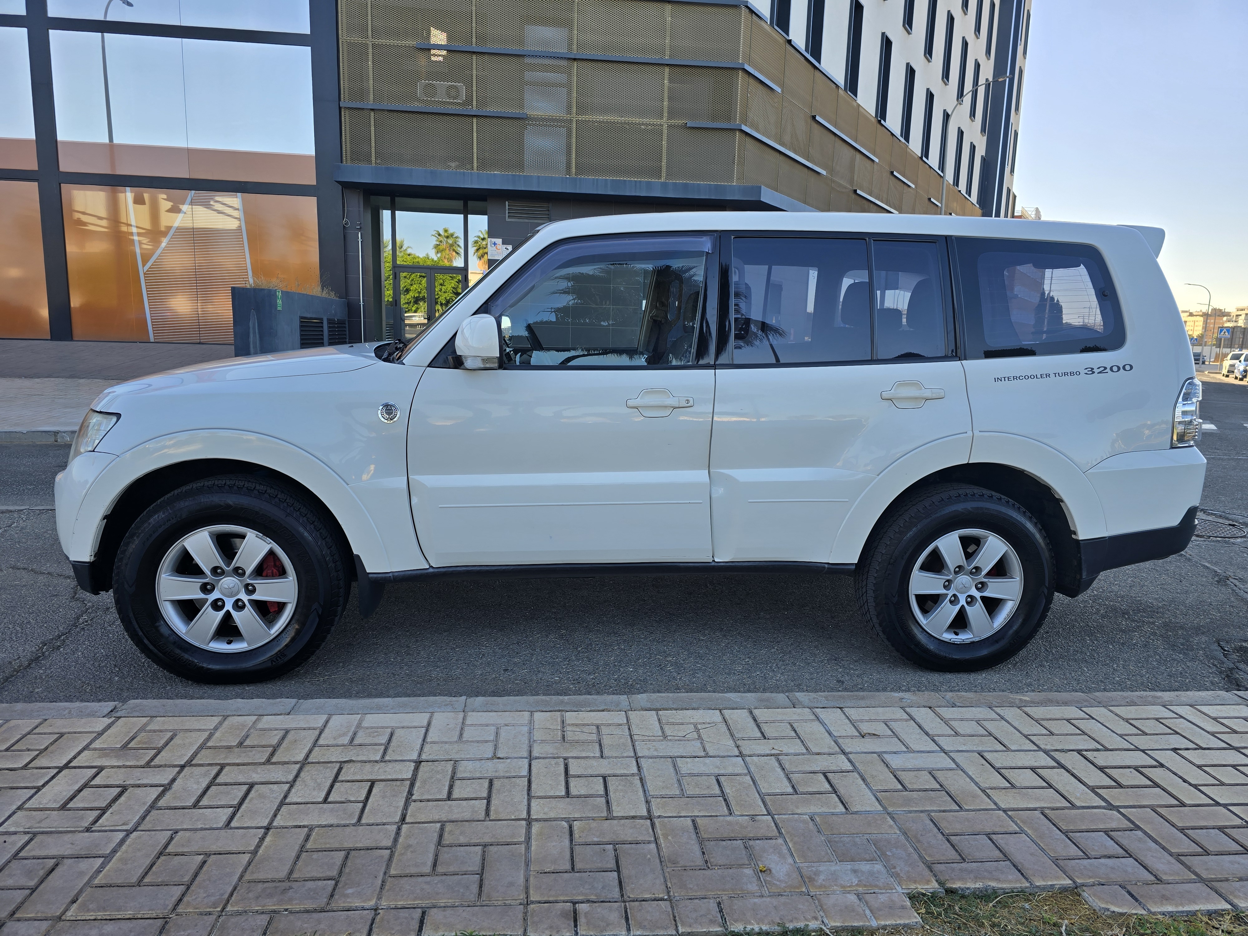 MITSUBISHI MONTERO 3.2DiD KAITEKI 4X4 160CV