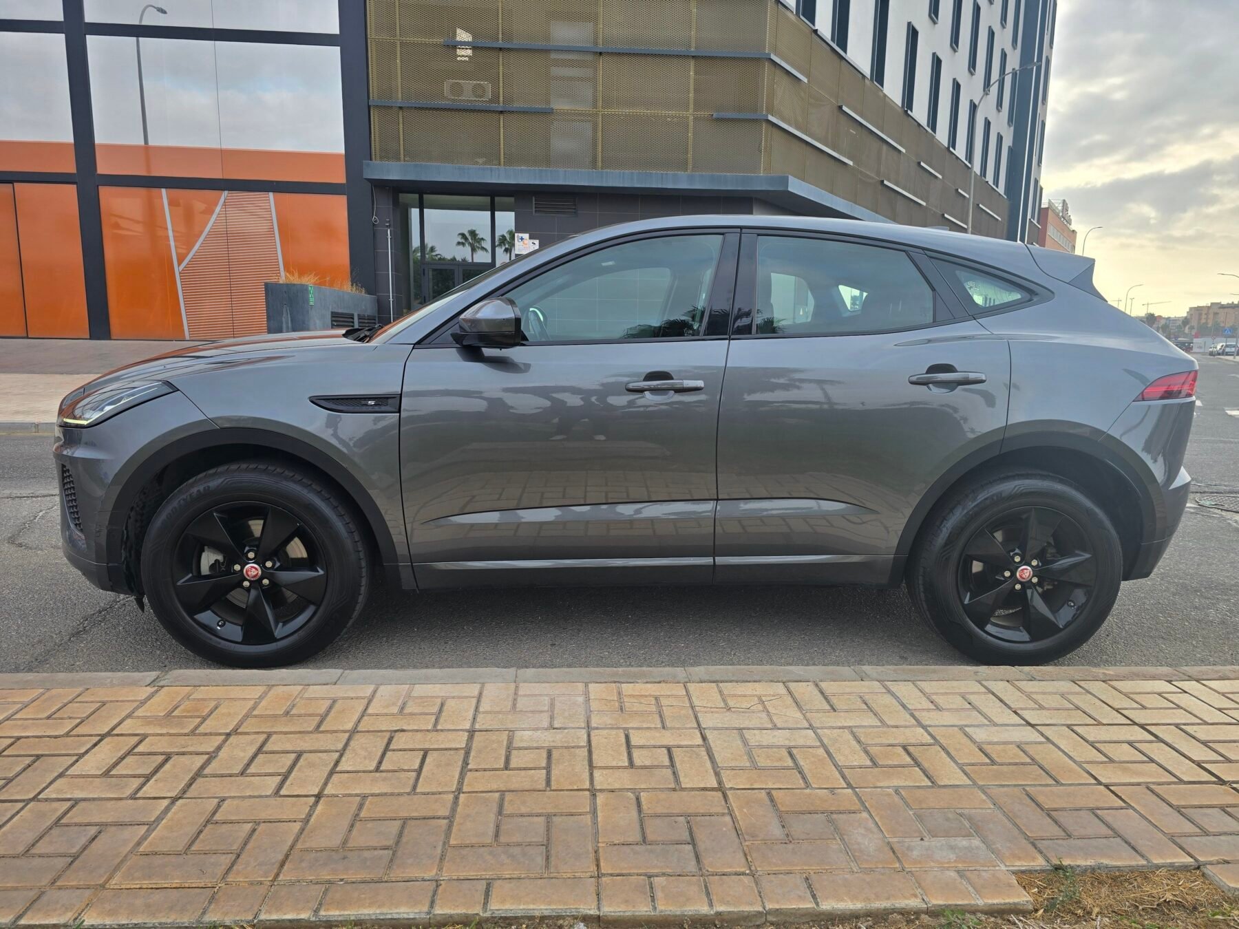 JAGUAR E-PACE 2.0D R-DYNAMIC HSE 4WD 180CV