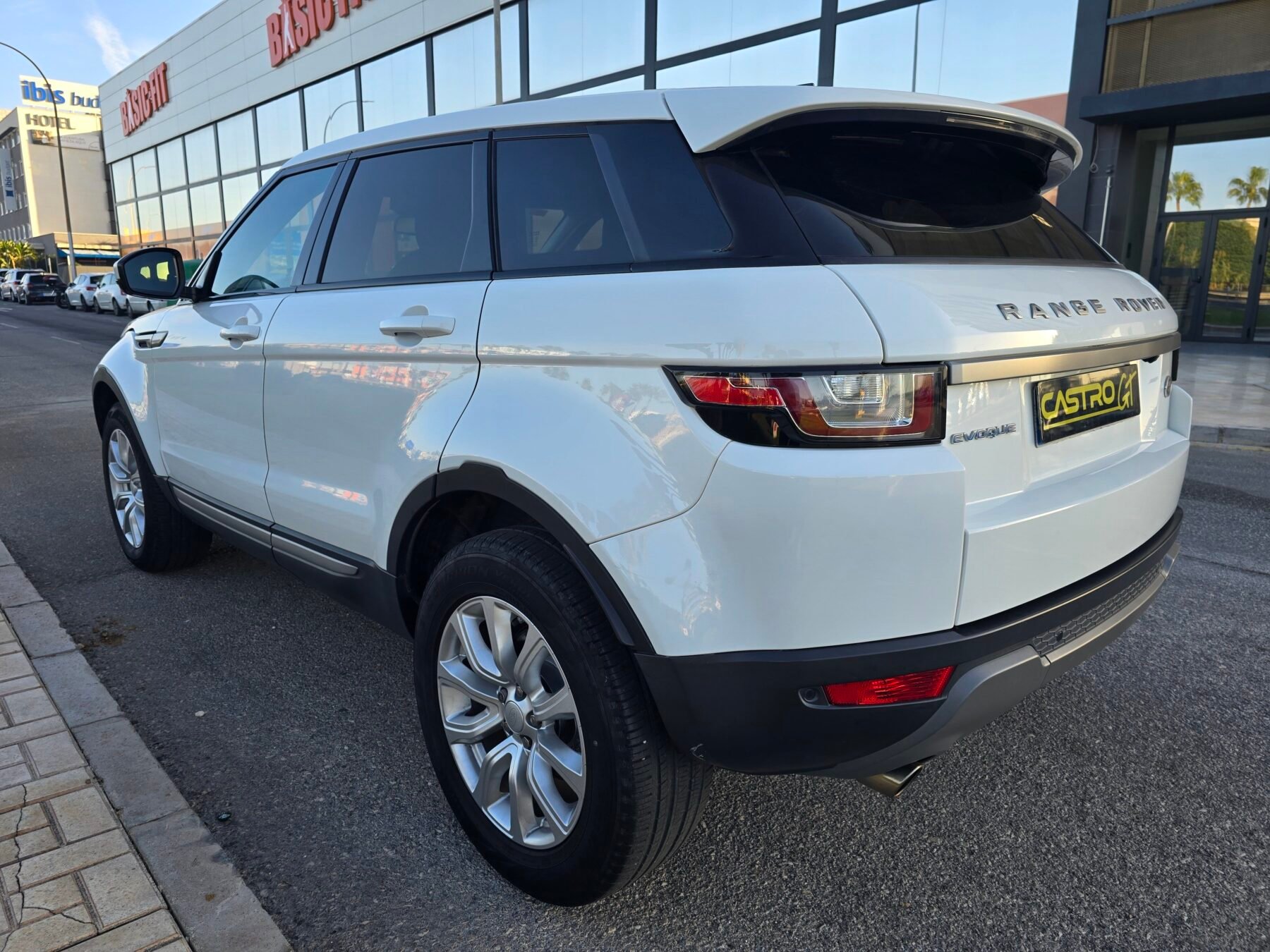 LAND-ROVER RANGE ROVER EVOQUE 2.0L 4X2 SE 150CV