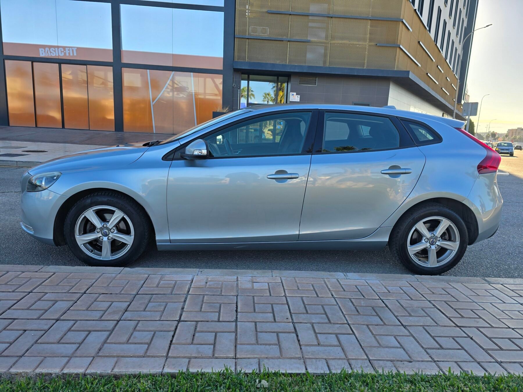 VOLVO V40 1.6 D2 MOMENTUM 115CV