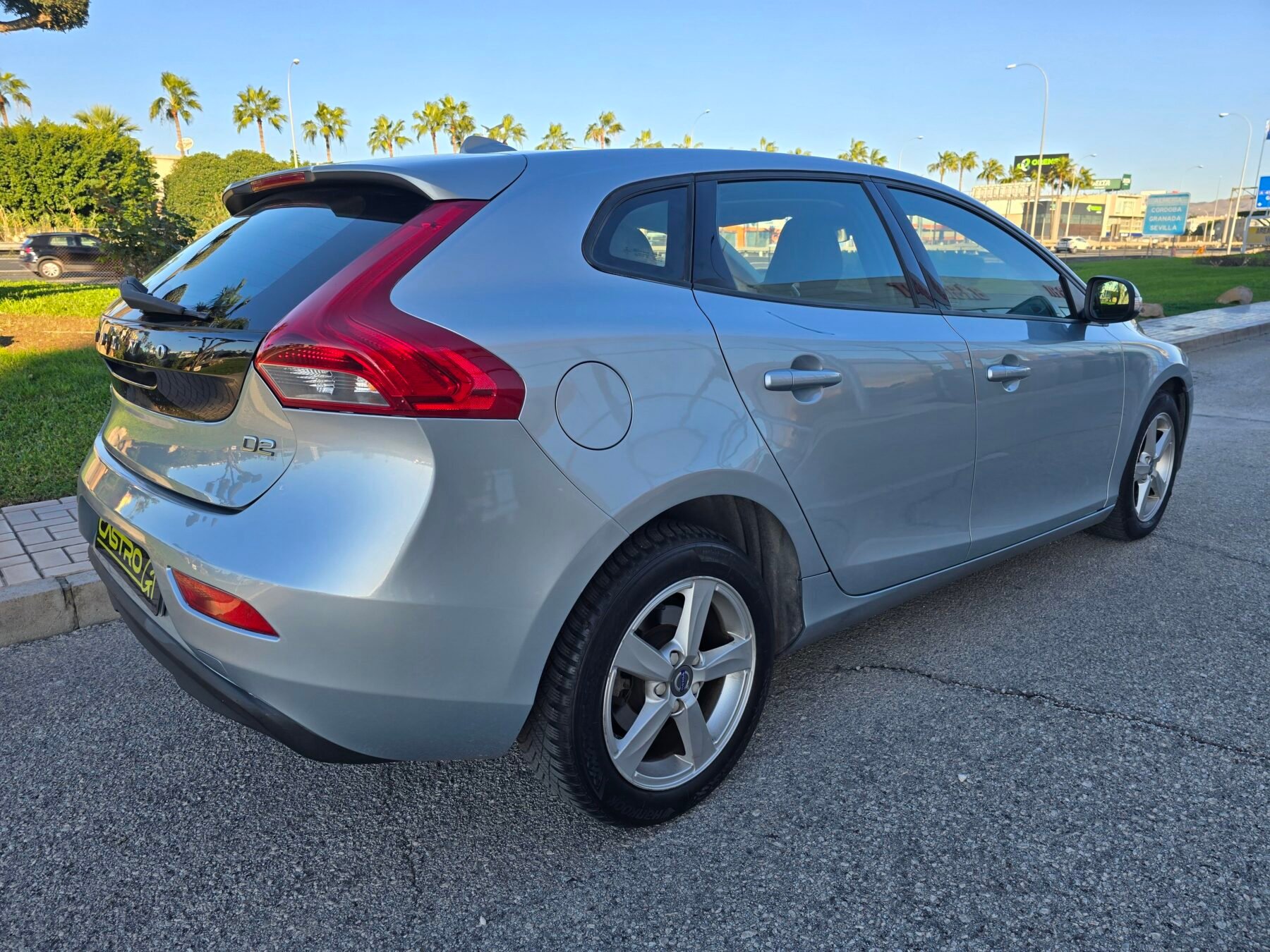 VOLVO V40 1.6 D2 MOMENTUM 115CV