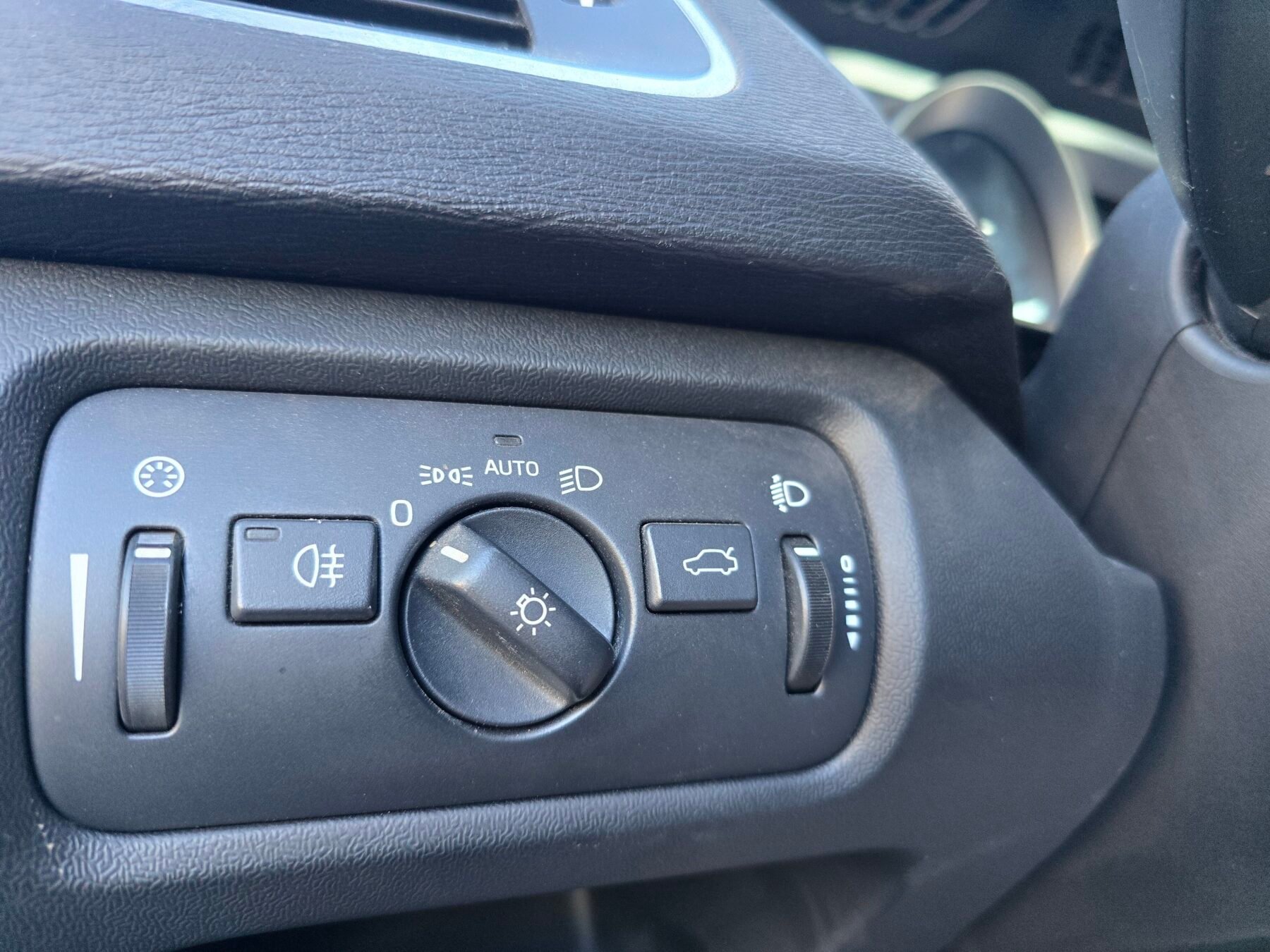 VOLVO V40 1.6 D2 MOMENTUM 115CV