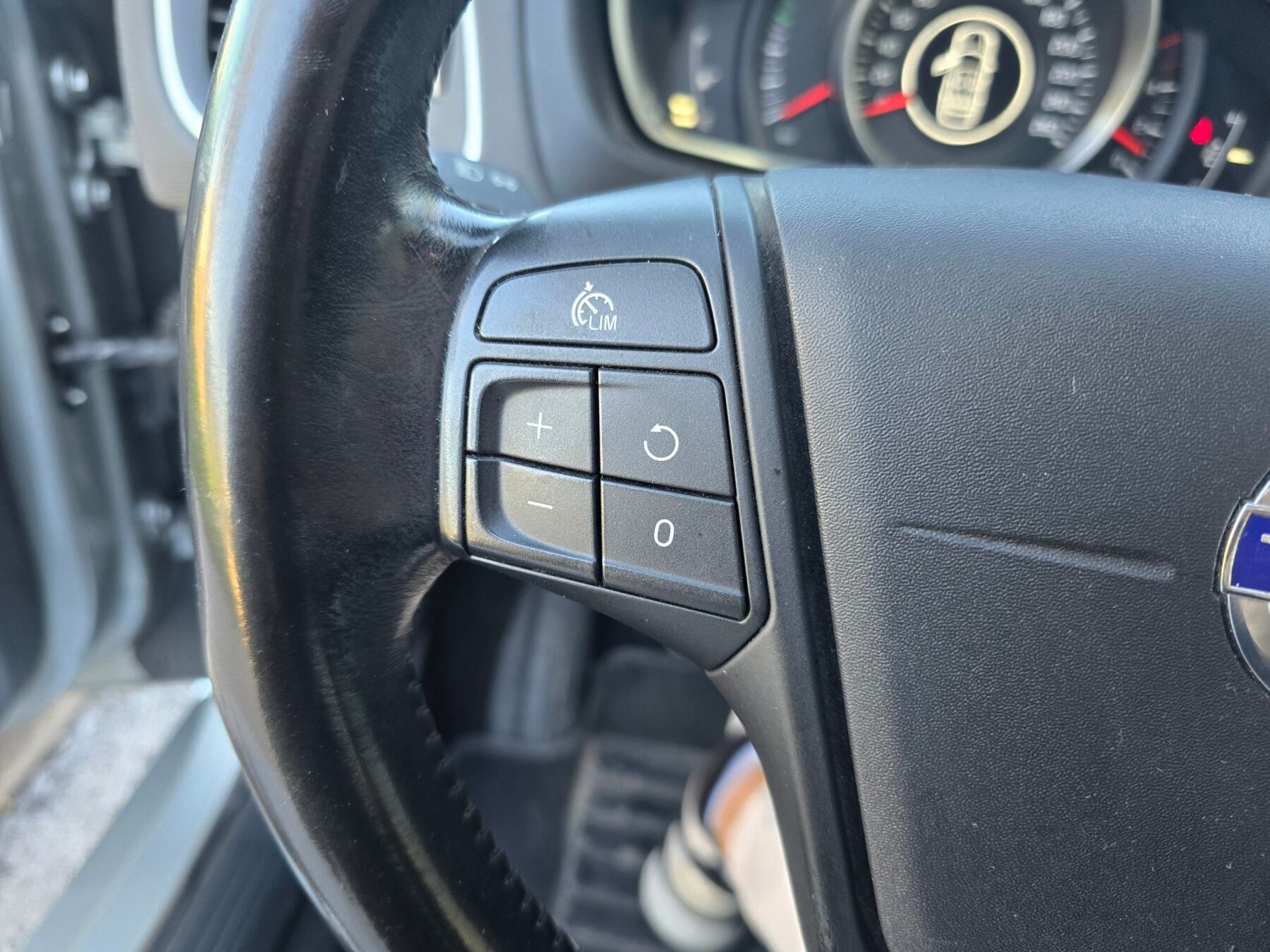 VOLVO V40 1.6 D2 MOMENTUM 115CV