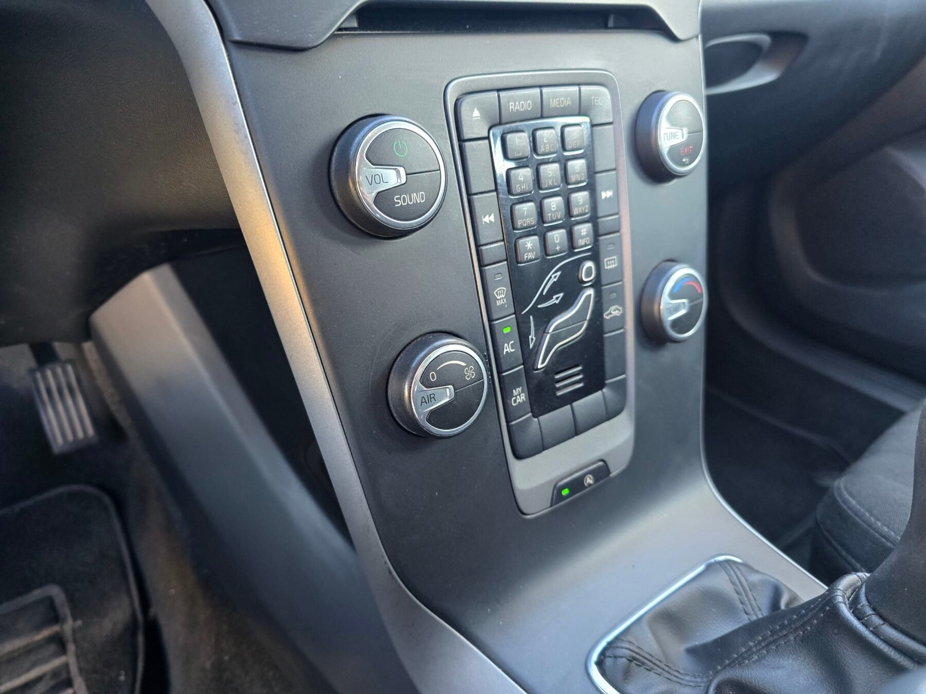 VOLVO V40 1.6 D2 MOMENTUM 115CV