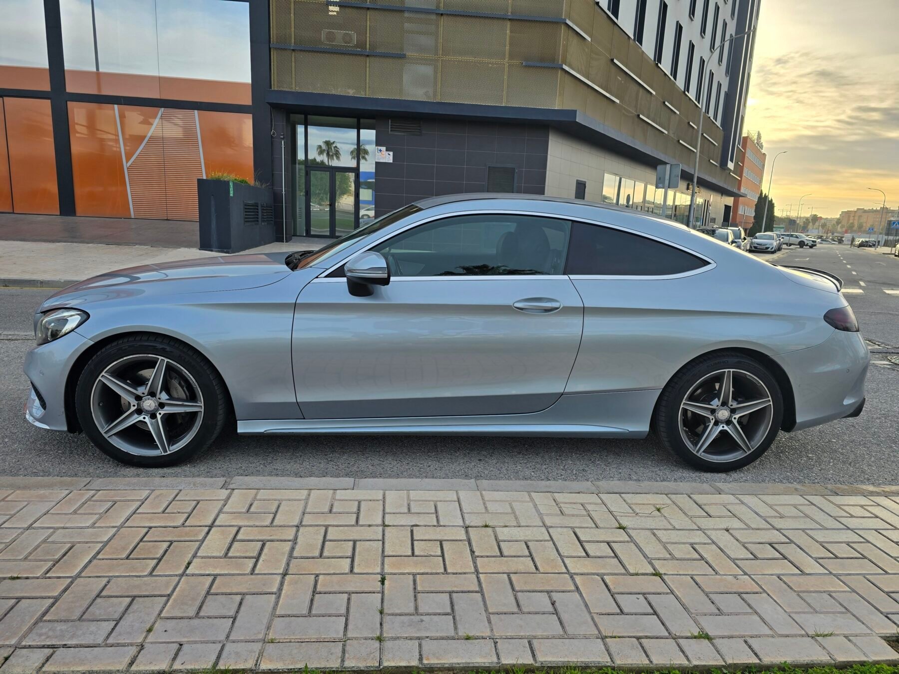 MERCEDES-BENZ CLASE C COUPÉ 220D AMG LINE 170CV