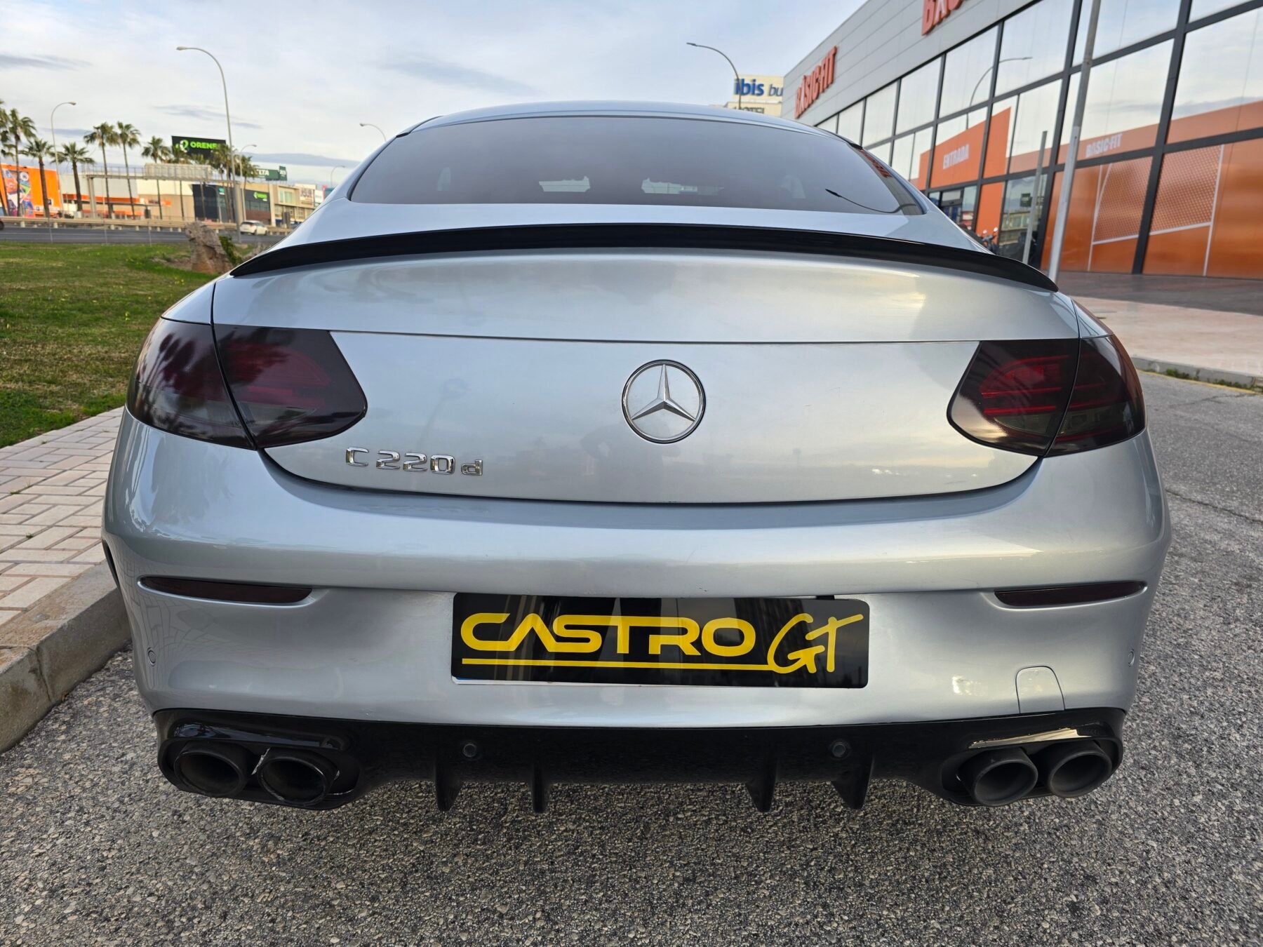 MERCEDES-BENZ CLASE C COUPÉ 220D AMG LINE 170CV
