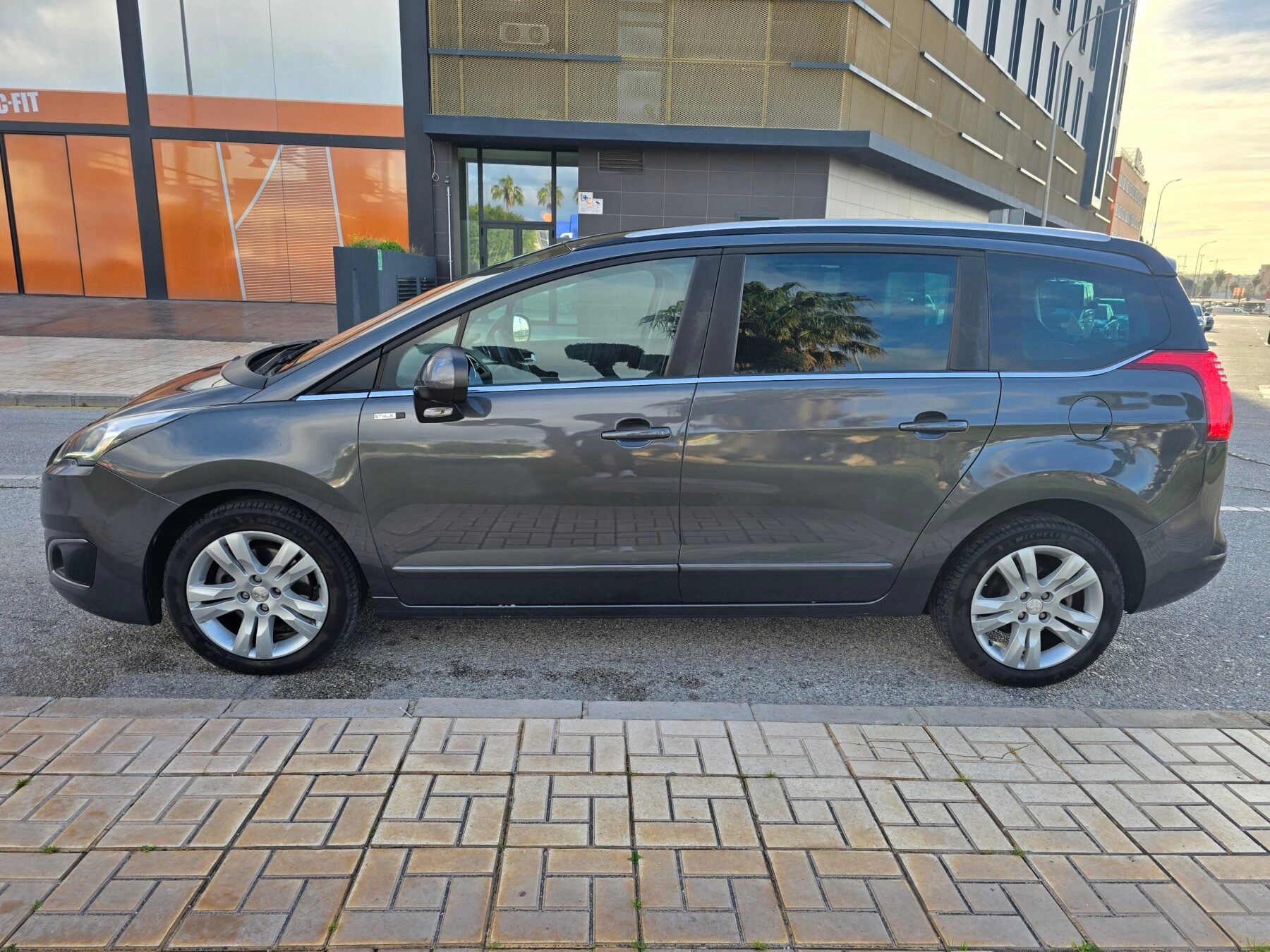 PEUGEOT 5008 1.6HDi STYLE 120CV 7 PLAZAS