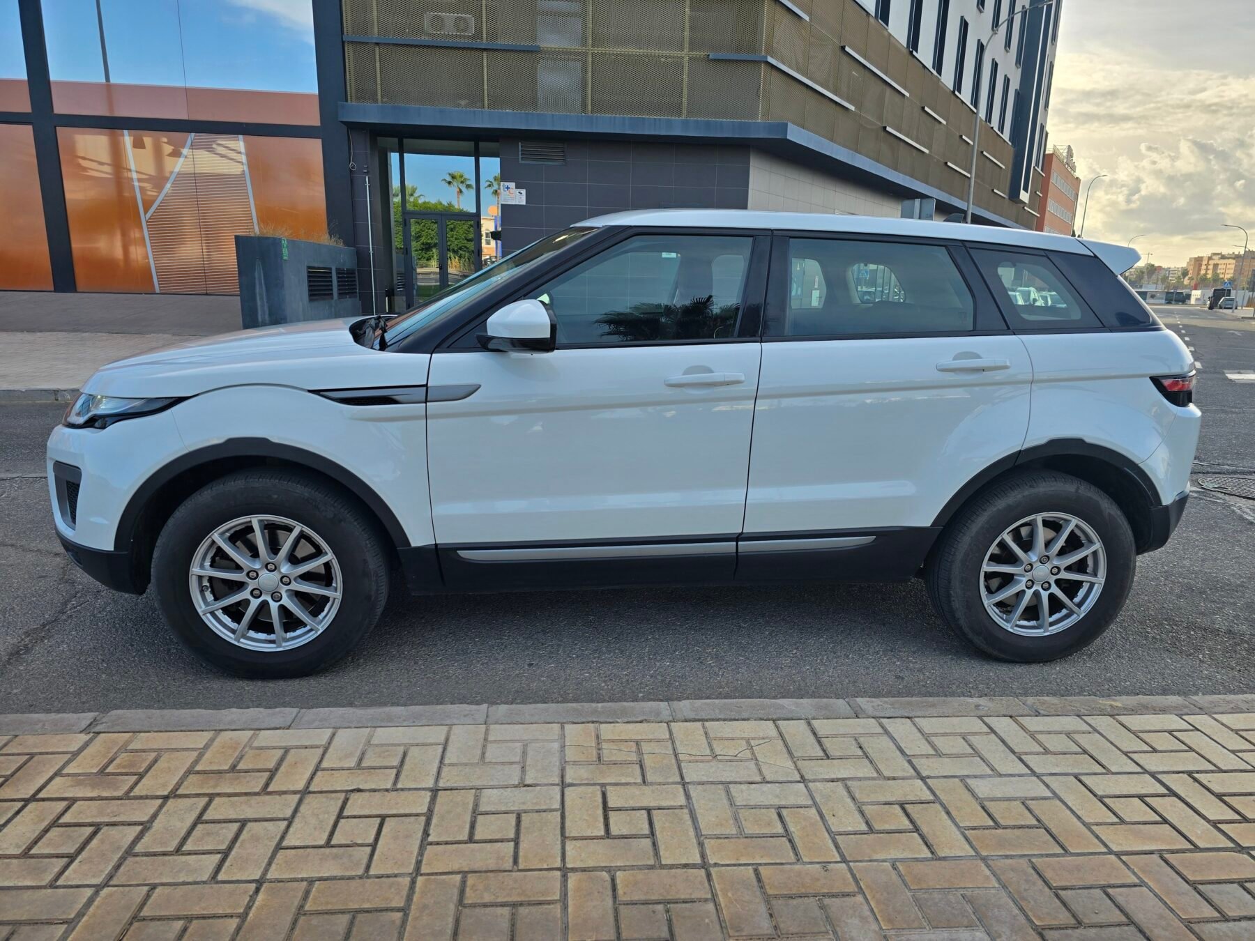 LAND-ROVER RANGE ROVER EVOQUE 2.0l TD4 DYNAMIC SE 4WD 150CV