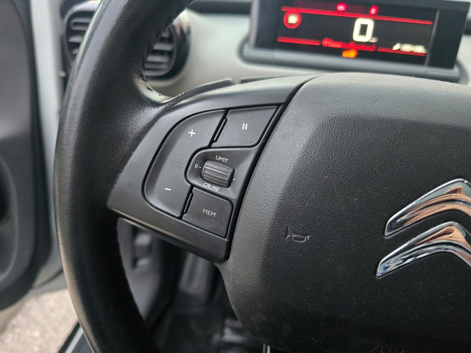 CITROEN C4 CACTUS 1.5 BLUE HDi SHINE PACK 100CV