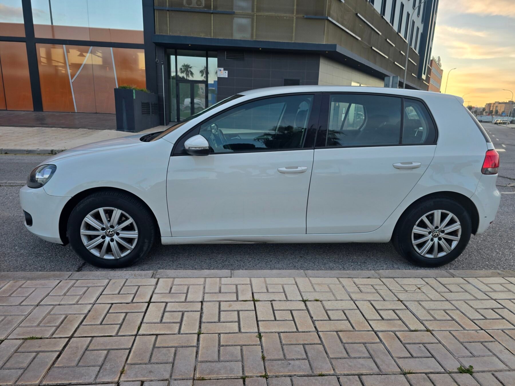 VOLKSWAGEN Golf 1.6TDI ADVANCE 105CV