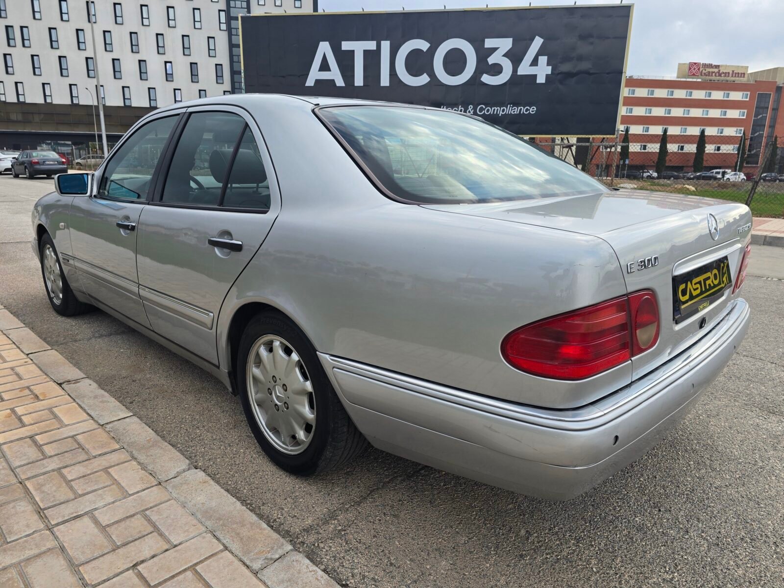 MERCEDES-BENZ CLASE E 300DT ELEGANCE 176CV 