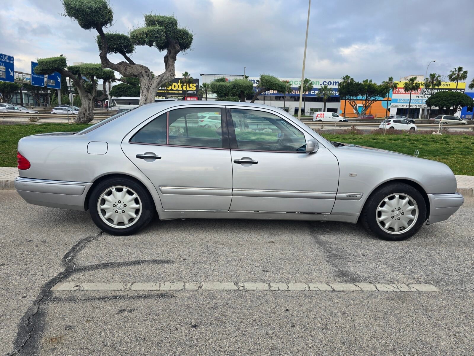 MERCEDES-BENZ CLASE E 300DT ELEGANCE 176CV 