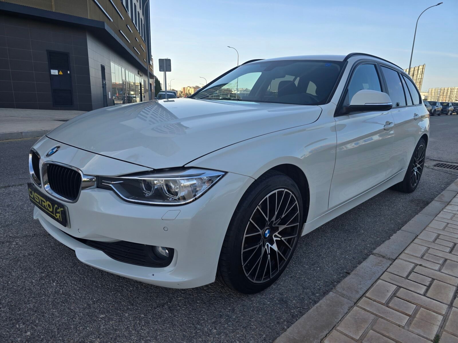 BMW Serie 3 318D TOURING 142CV