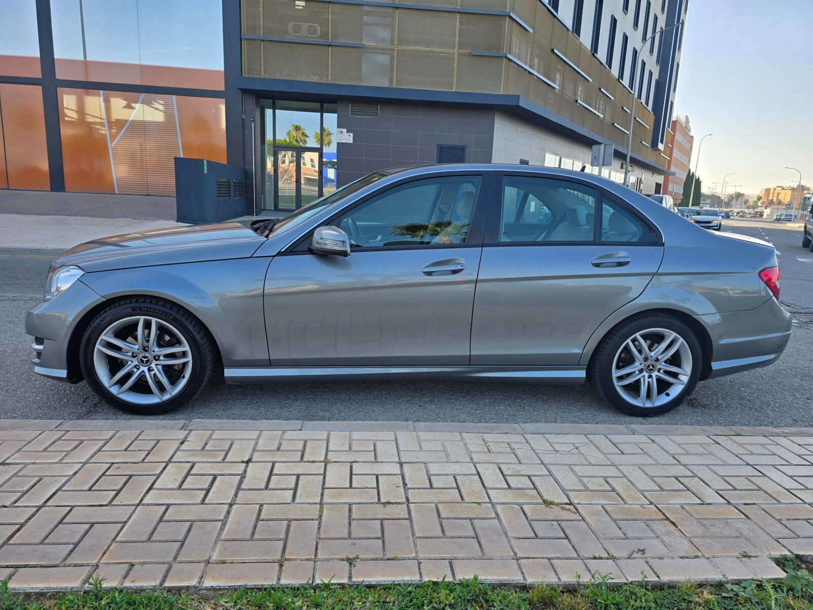 MERCEDES-BENZ Clase C 200 BLUE EFFICIENCY 136CV