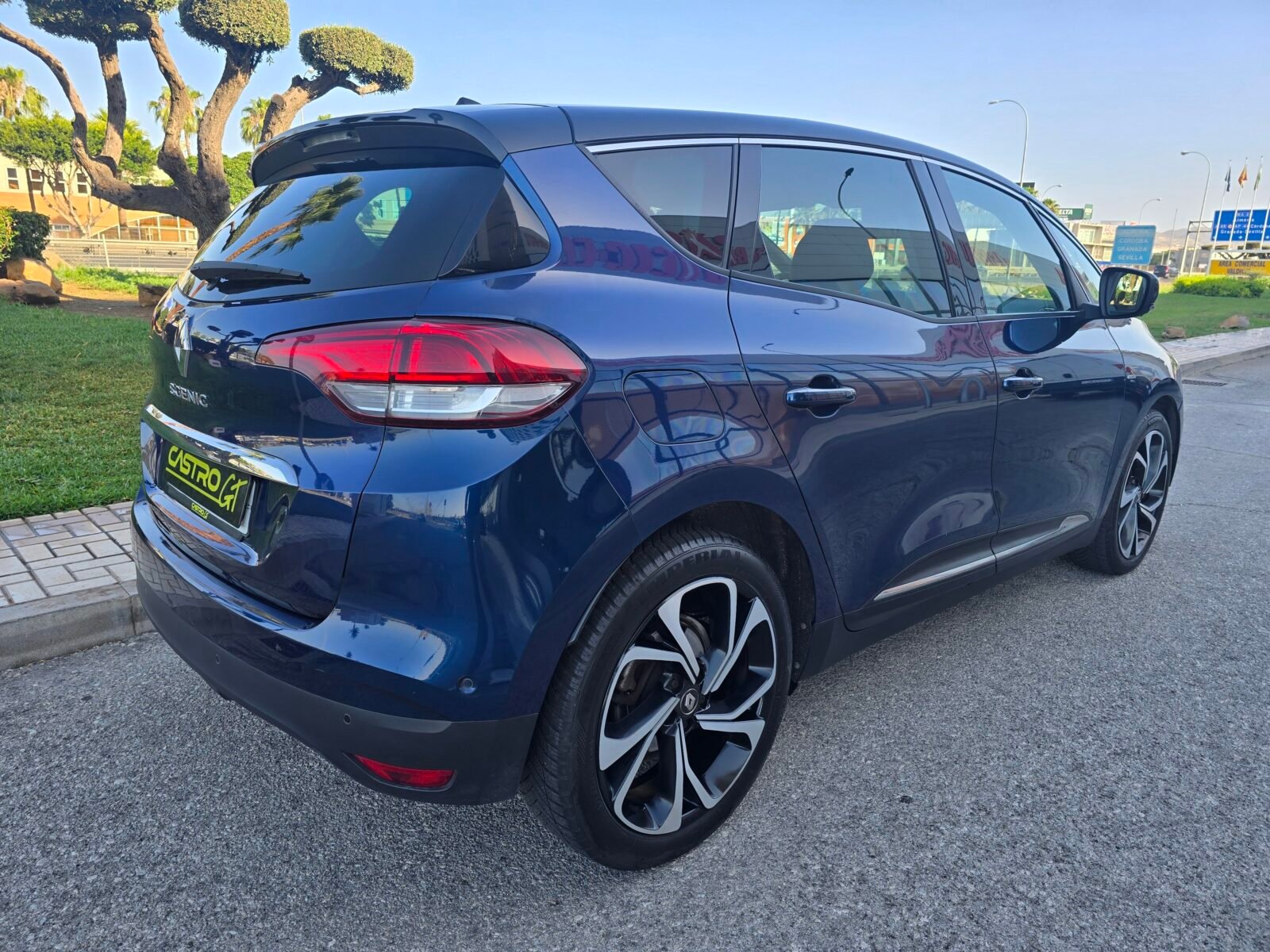 RENAULT SCENIC ZEN BLUE DCI BOSE EDITION 120CV