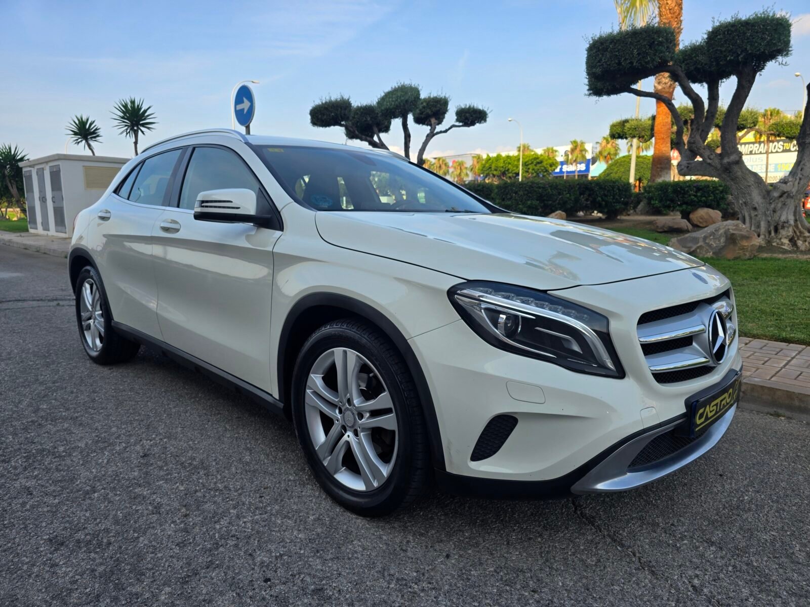 MERCEDES-BENZ CLASE GLA 200D URBAN 136CV