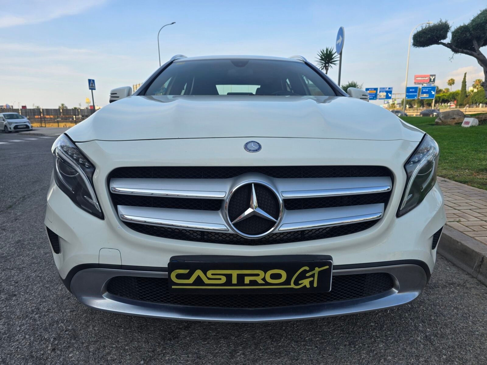 MERCEDES-BENZ CLASE GLA 200D URBAN 136CV