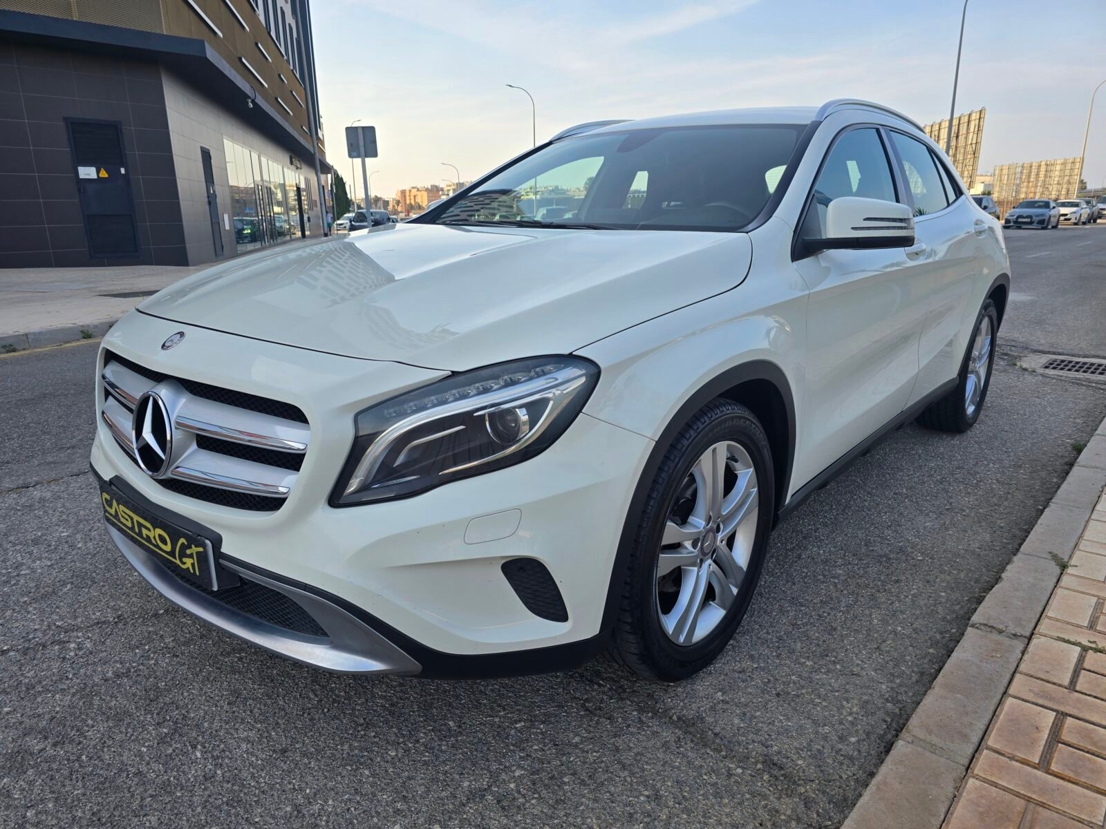 MERCEDES-BENZ CLASE GLA 200D URBAN 136CV