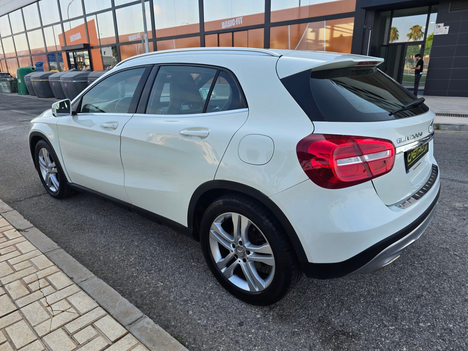 MERCEDES-BENZ CLASE GLA 200D URBAN 136CV