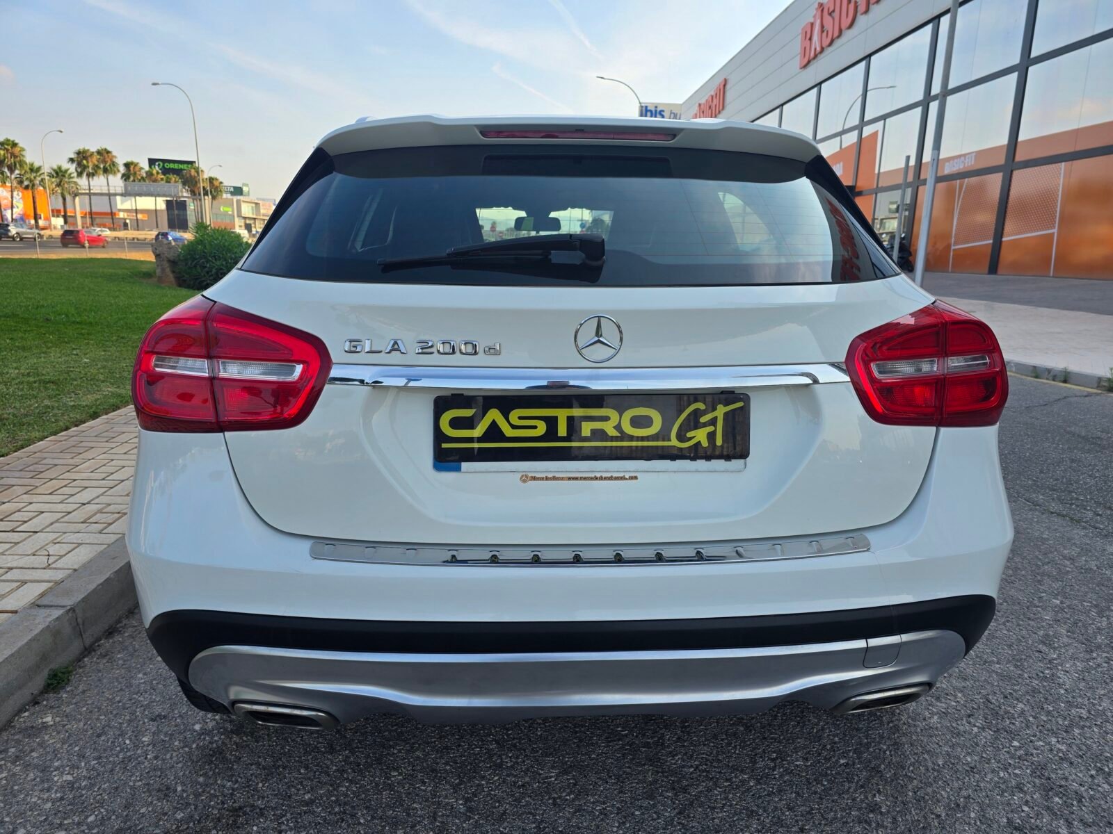 MERCEDES-BENZ CLASE GLA 200D URBAN 136CV