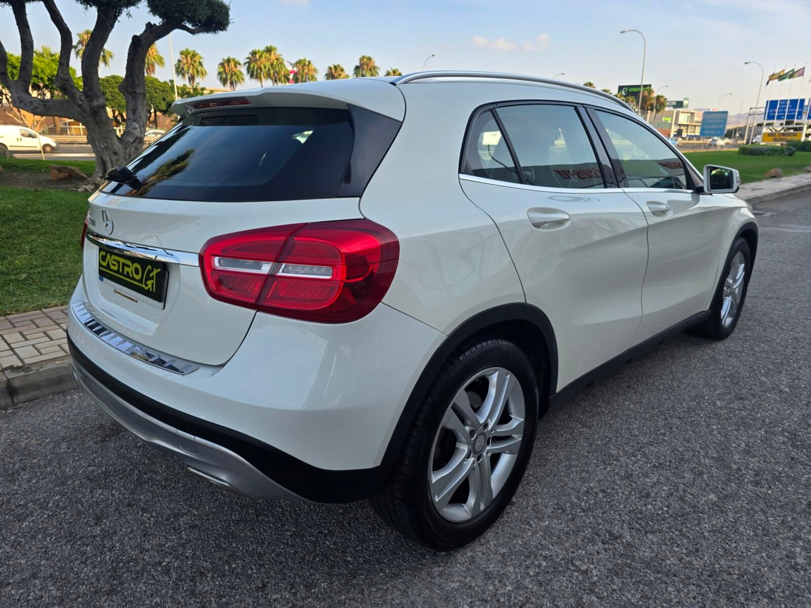 MERCEDES-BENZ CLASE GLA 200D URBAN 136CV