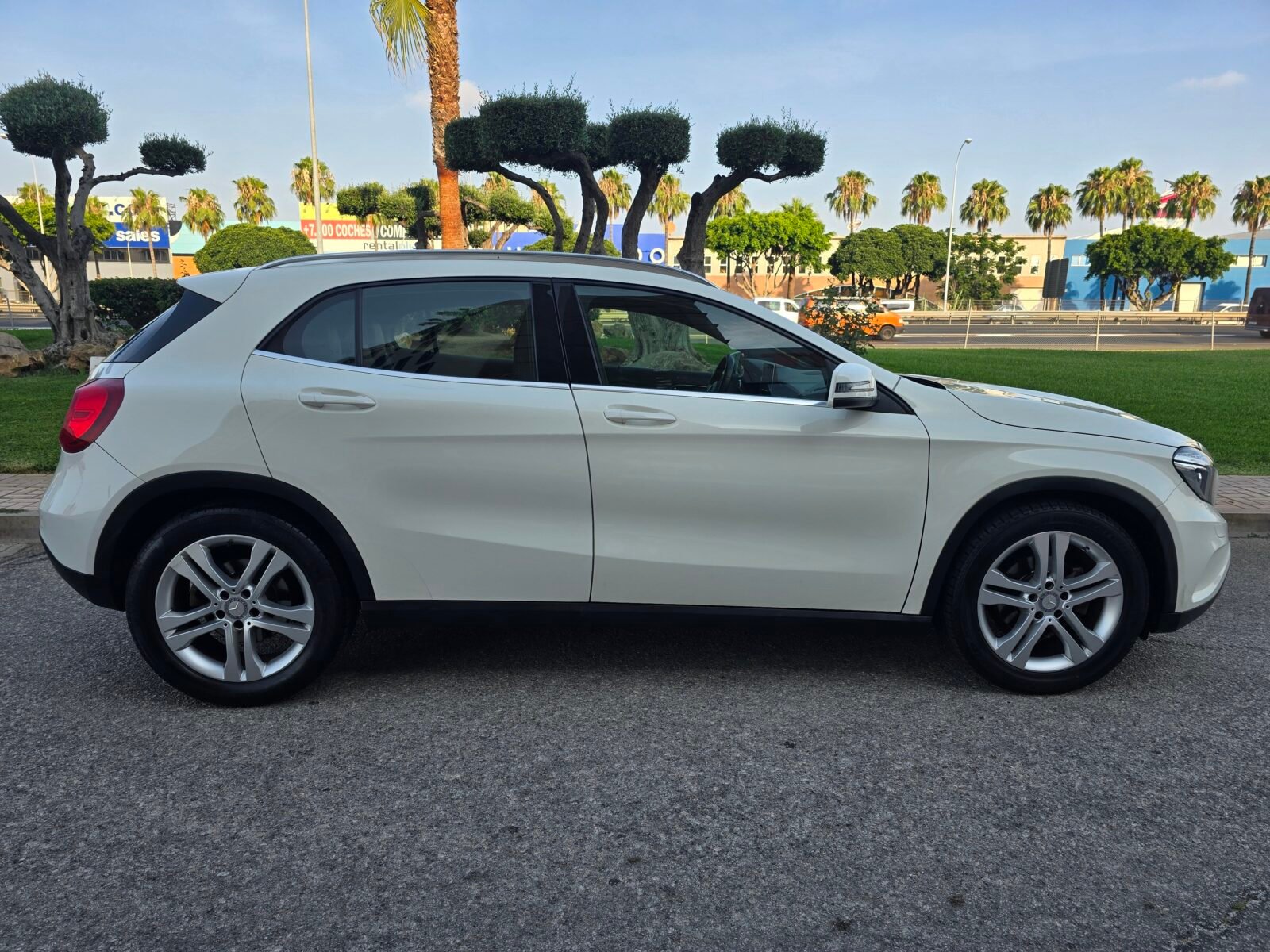 MERCEDES-BENZ CLASE GLA 200D URBAN 136CV