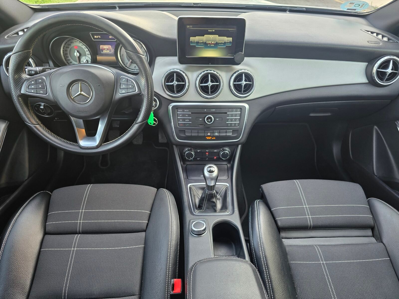 MERCEDES-BENZ CLASE GLA 200D URBAN 136CV