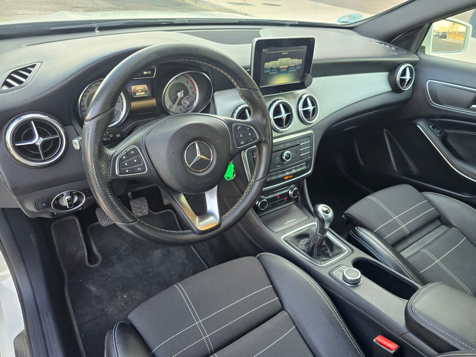 MERCEDES-BENZ CLASE GLA 200D URBAN 136CV