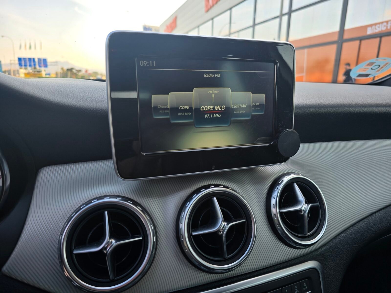 MERCEDES-BENZ CLASE GLA 200D URBAN 136CV