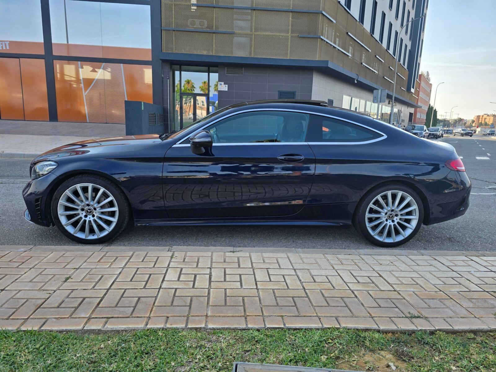 MERCEDES-BENZ CLASE C COUPÉ 220D AMG 194CV