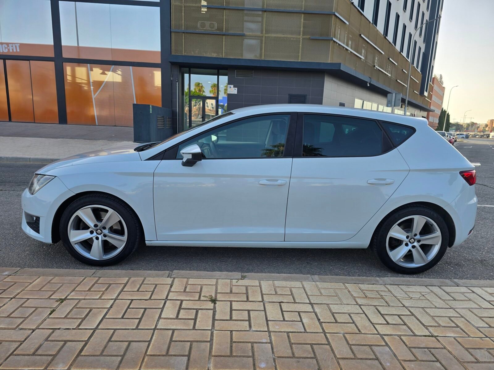 SEAT LEON FR 1.8 TSI DSG-7 180CV 