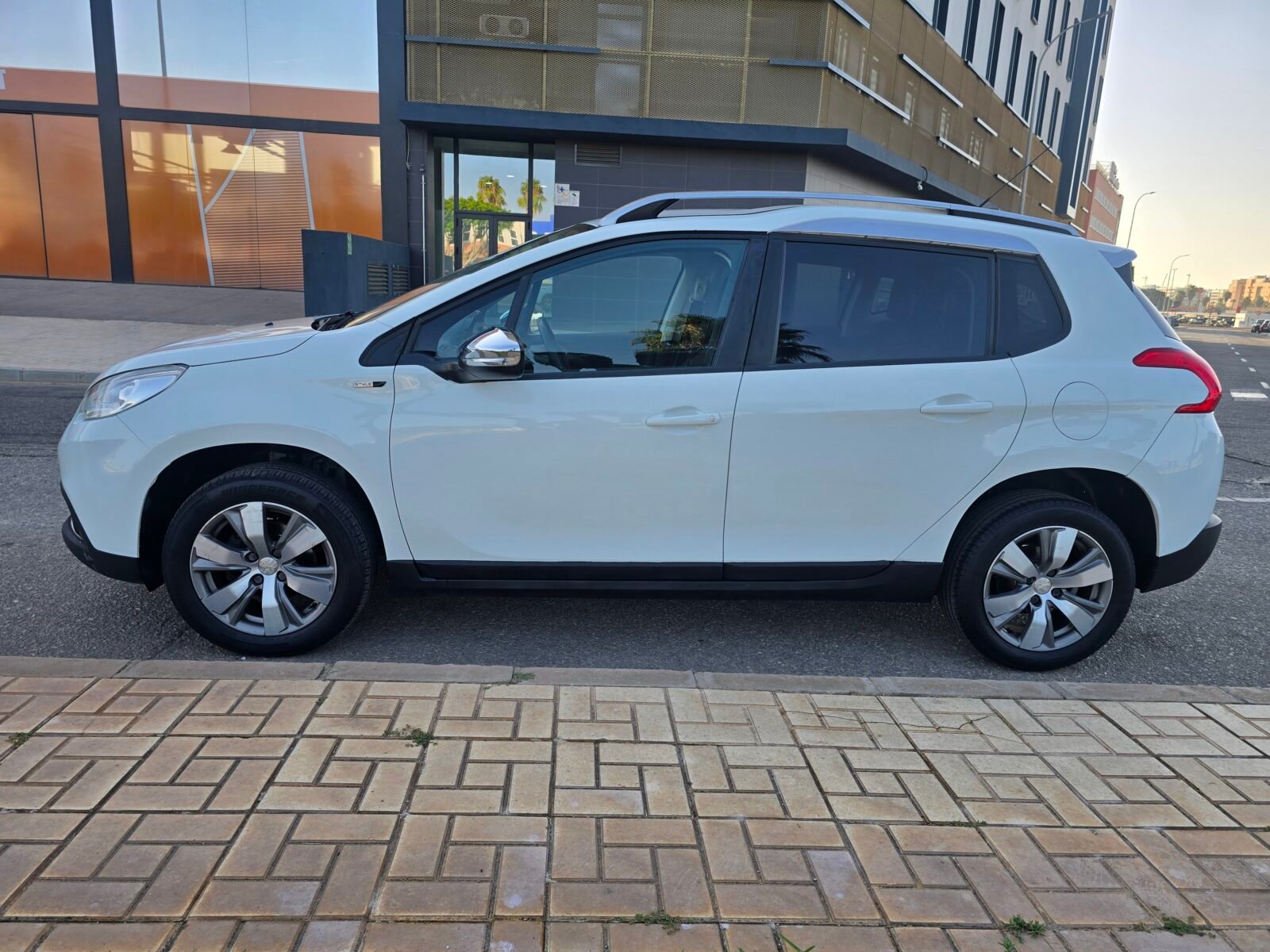 PEUGEOT 2008 1.2 STYLE 82CV