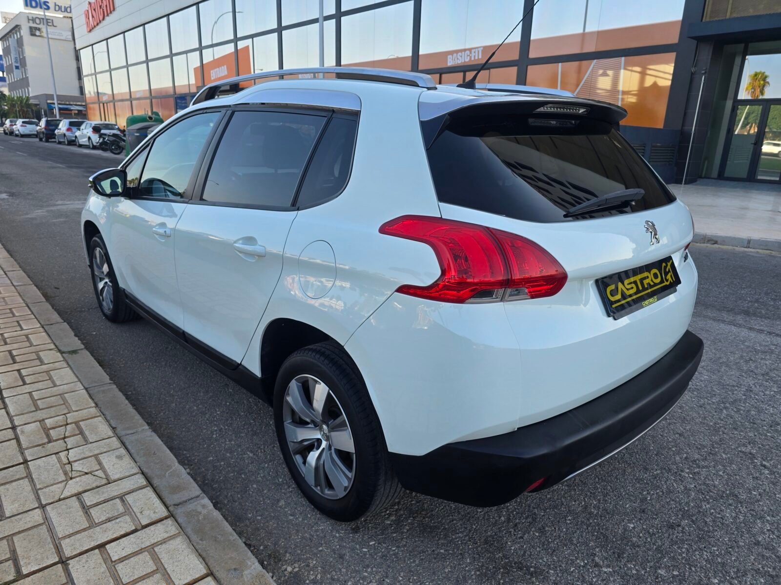 PEUGEOT 2008 1.2 STYLE 82CV