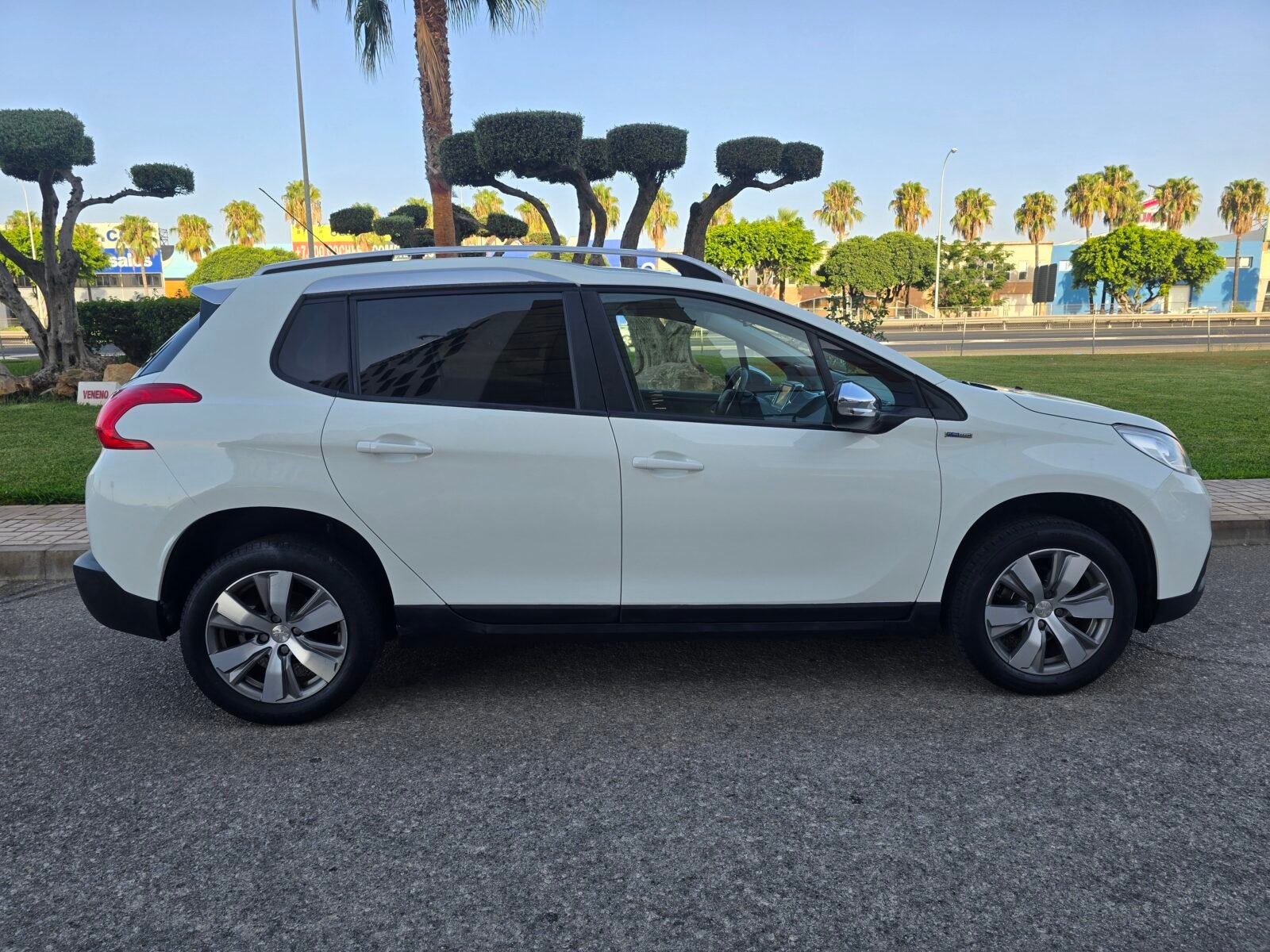 PEUGEOT 2008 1.2 STYLE 82CV