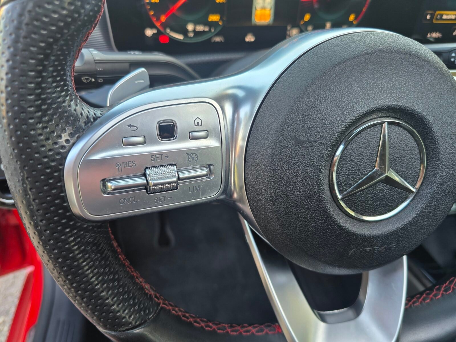 MERCEDES-BENZ CLASE CLA 200 D AMG PACK 150CV