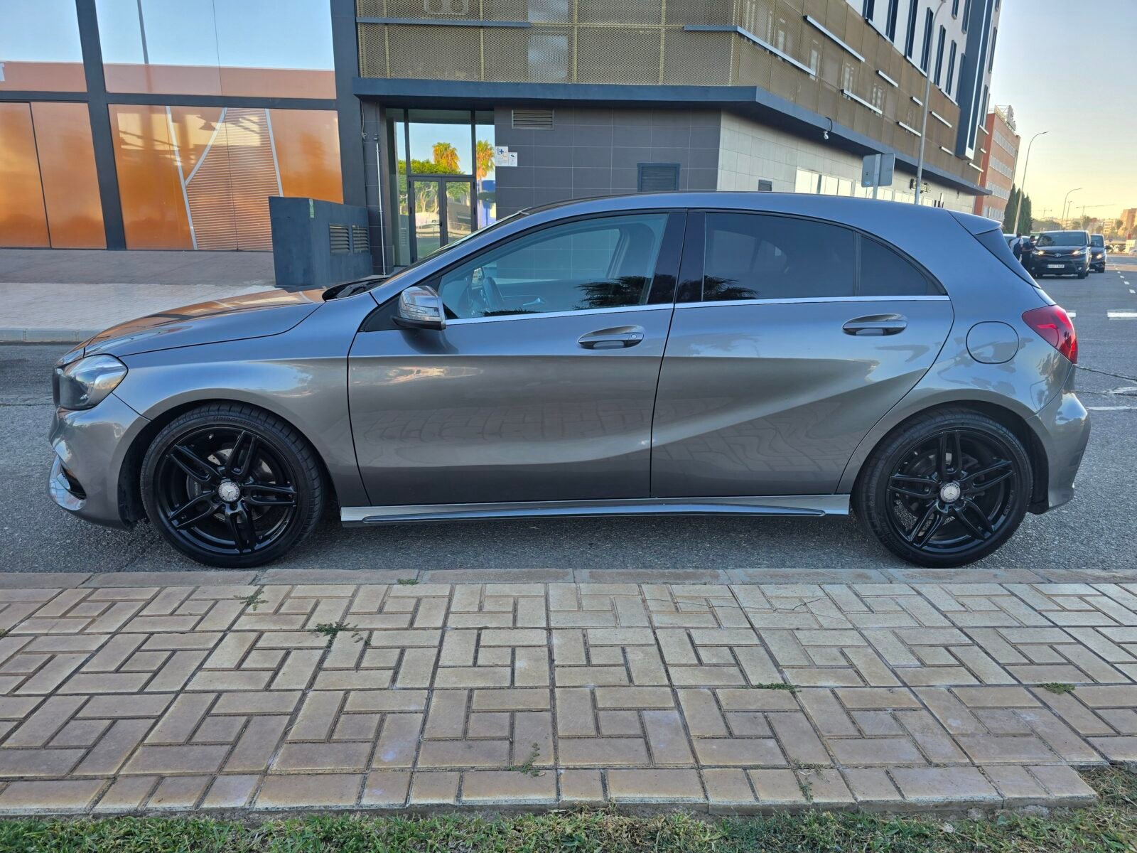 MERCEDES-BENZ Clase A 200D AMG PACK 136CV