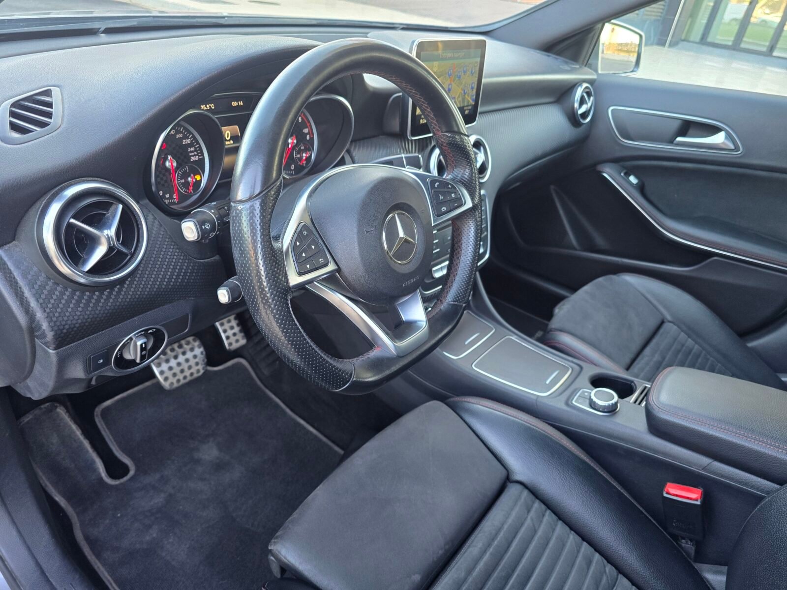 MERCEDES-BENZ Clase A 200D AMG PACK 136CV