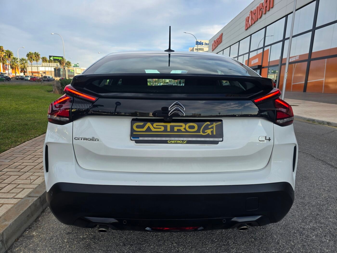 CITROEN C4 1.2 PLUS 130CV